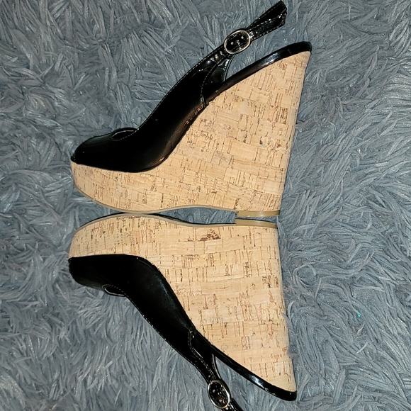 Kenneth Cole Reaction Wedge Shoes - Picture 4 of 9